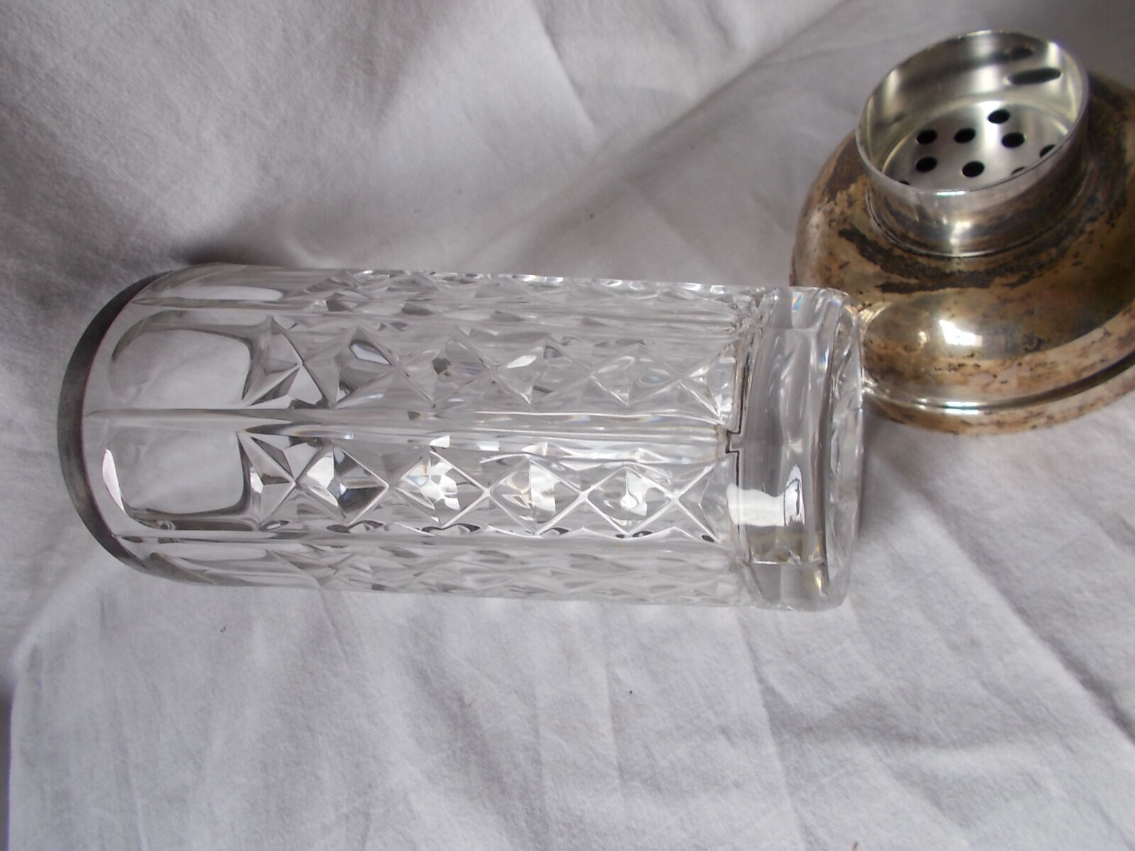 Carafe bottle shaker