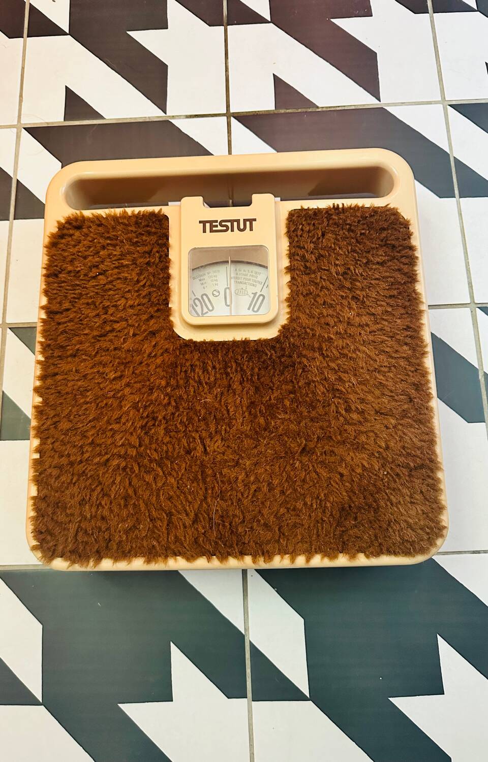 Personal scale vintage mechanical scale moumoute