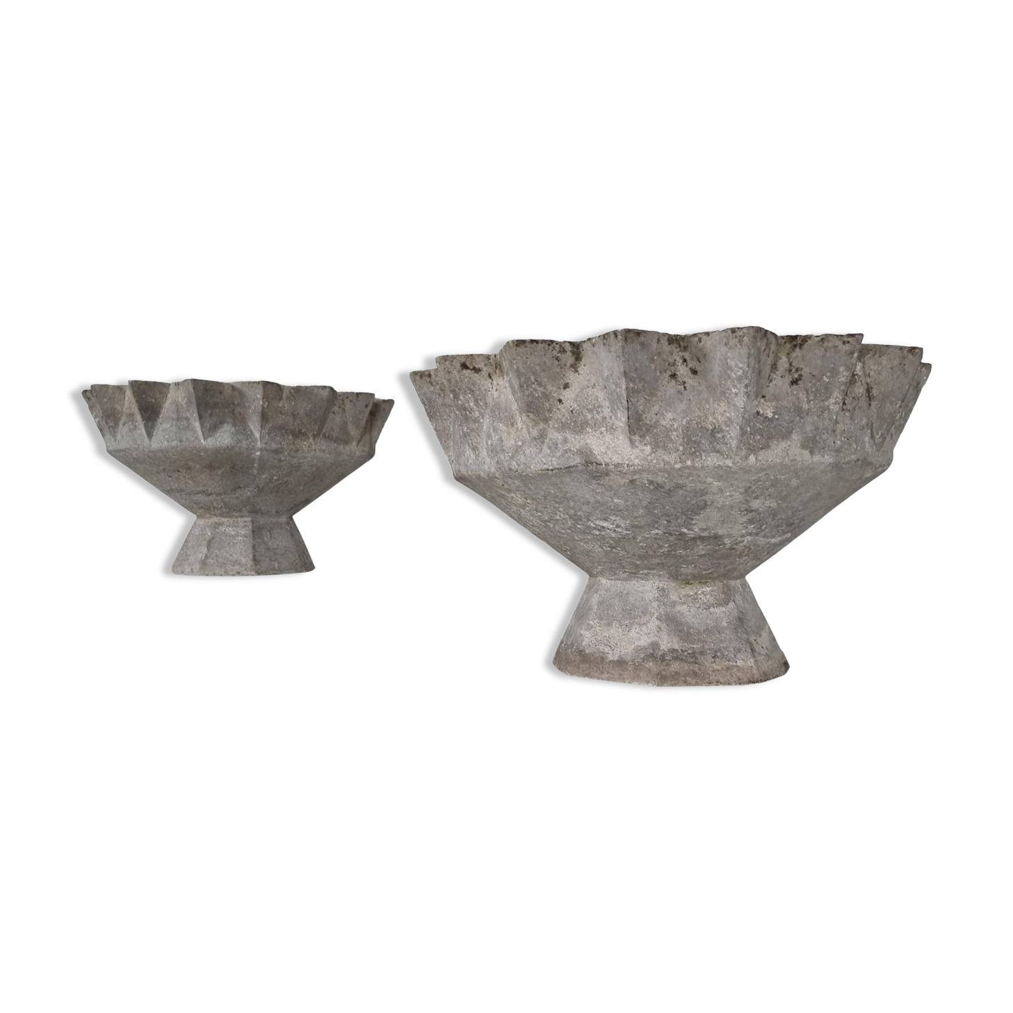Set of 2 chalice-shaped planters by Willy Guhl, 1970.