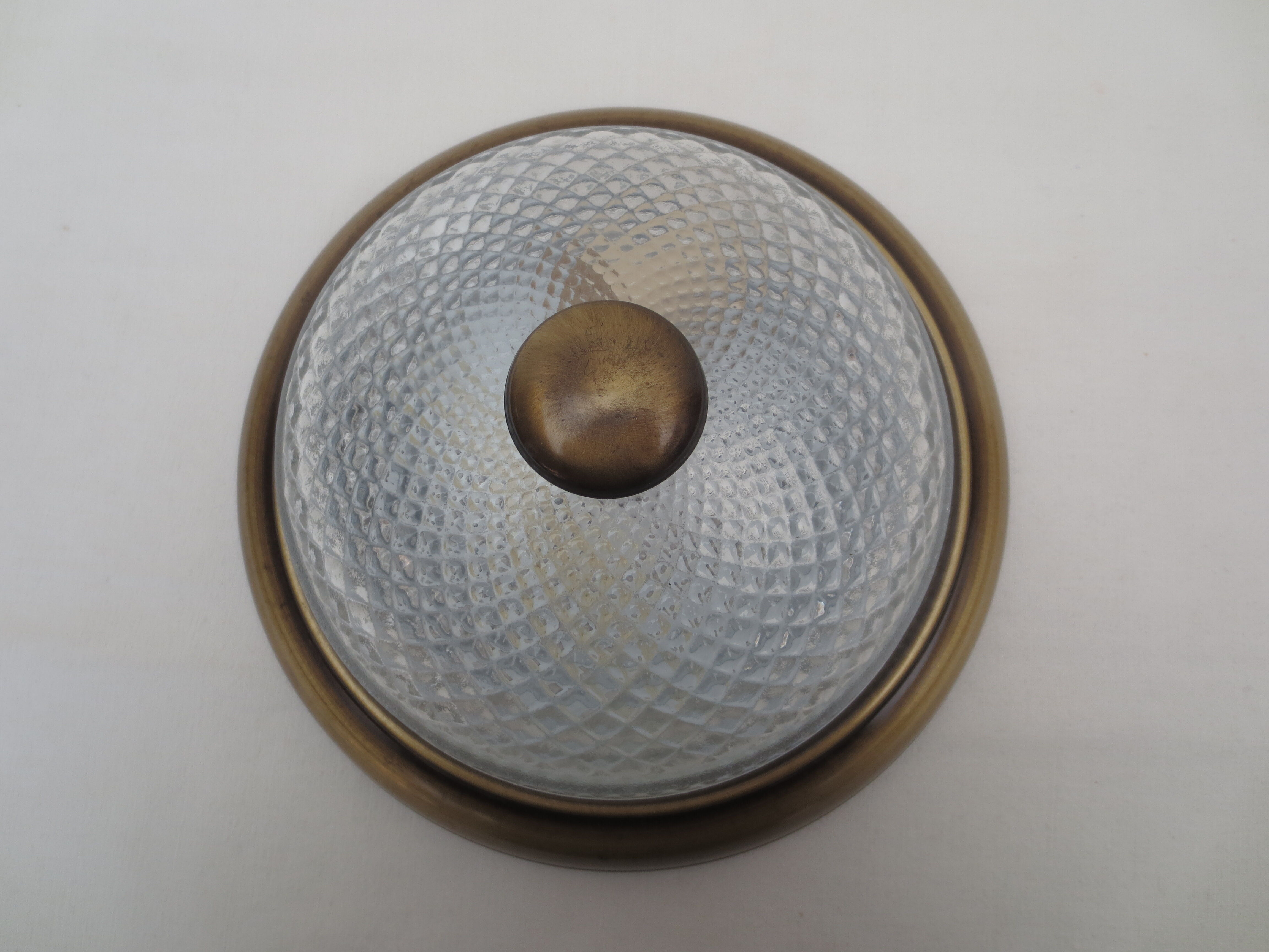 Plafonnier rond, support métal façon laiton vieilli et son globe
