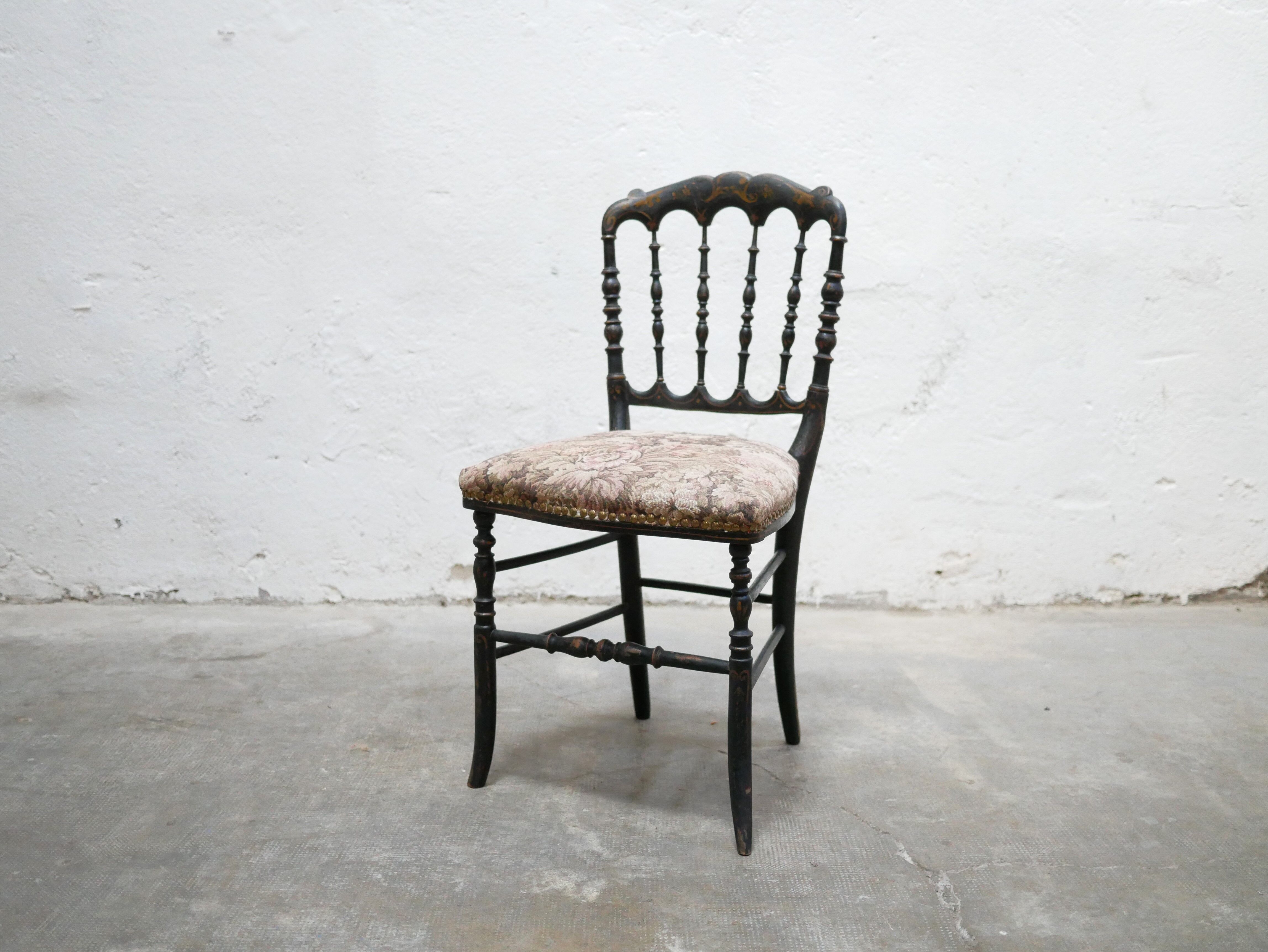 Antique Napoleon III chair in wood and fabric