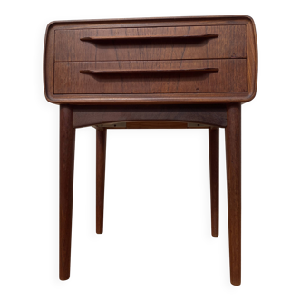Vintage Scandinavian design bedside table in teak by the Danish Andersen.
