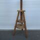 Tabouret tripode d'architecte industriel en pin