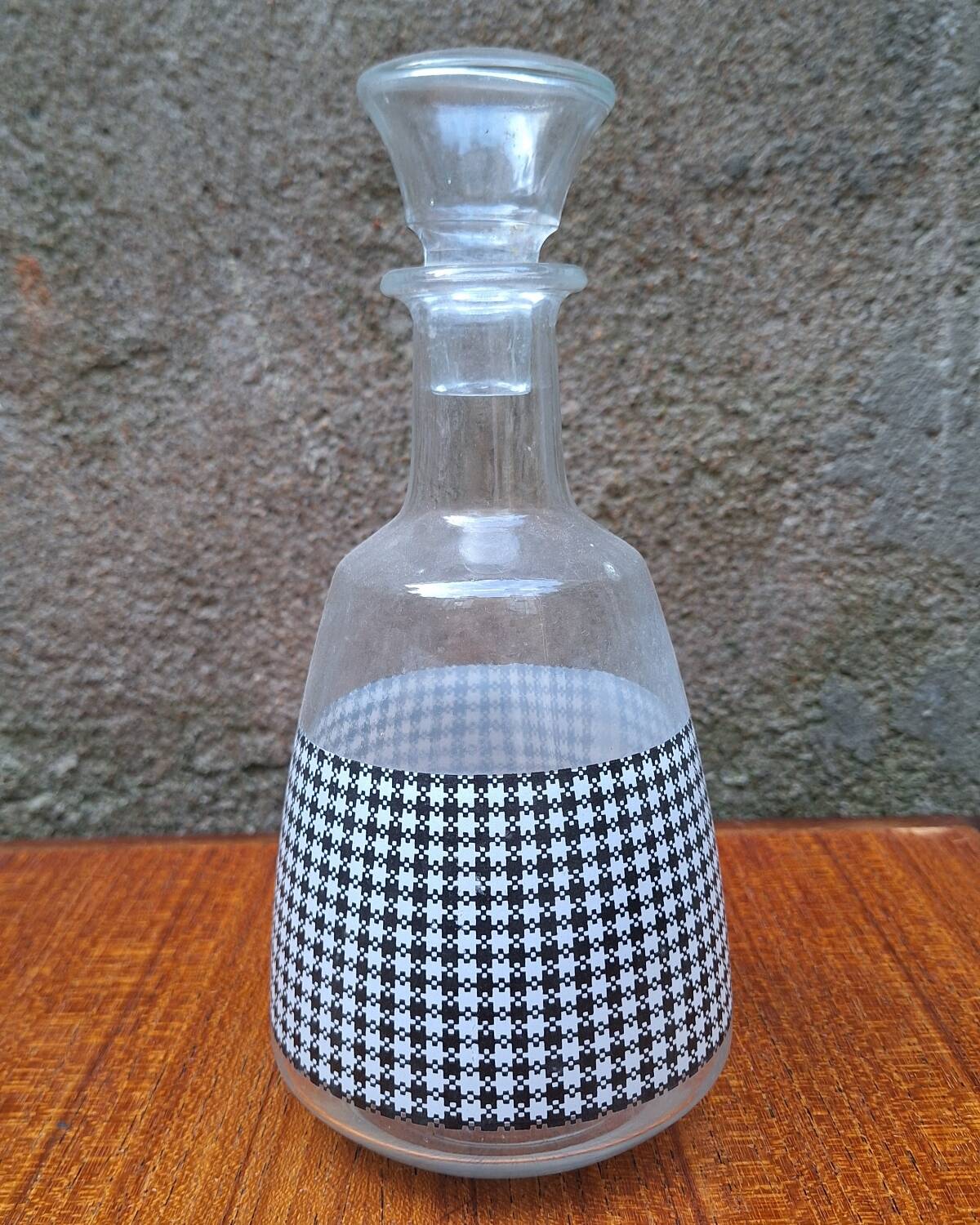 Glass carafe with Vichy decoration