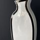 Vase balustre en céramique blanche à liseré noir