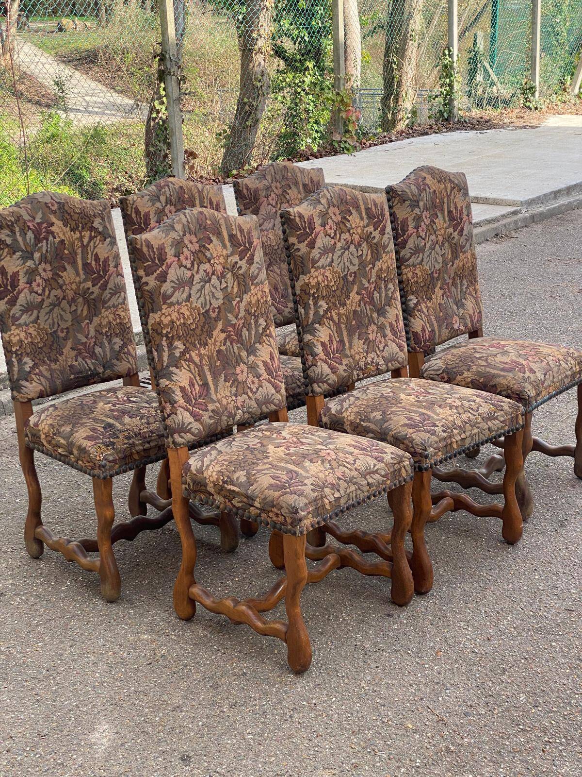 6 Louis XIV chairs made of solid wood with sheep bone and 19th-century floral fabric.