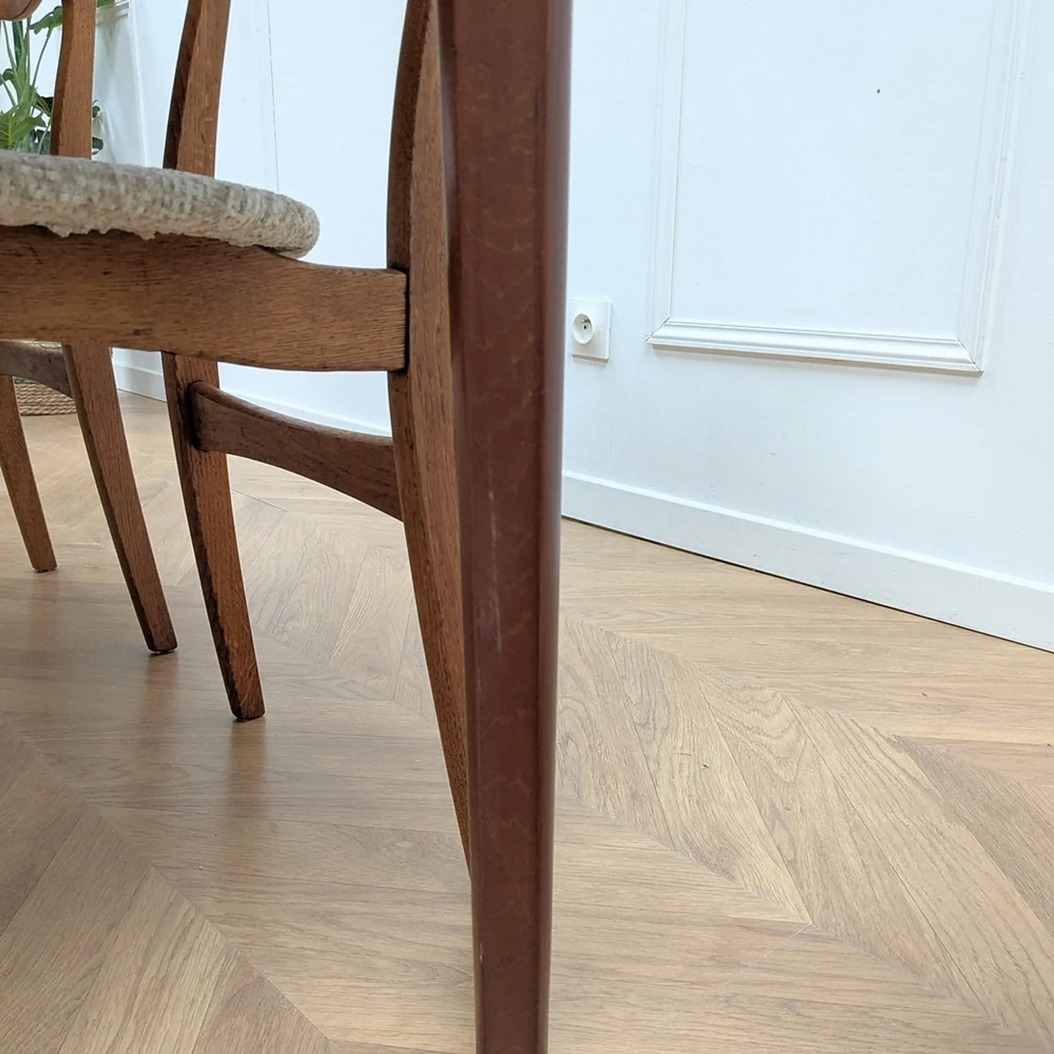 Vintage extendable dining table with 2 extensions in teak.
