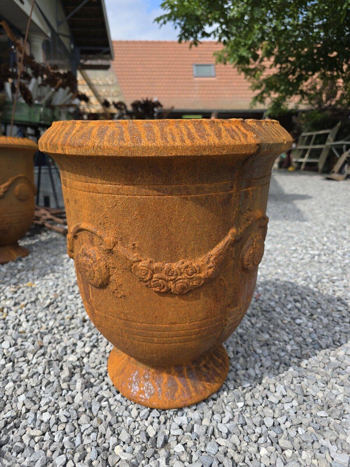 cast iron anduse vase