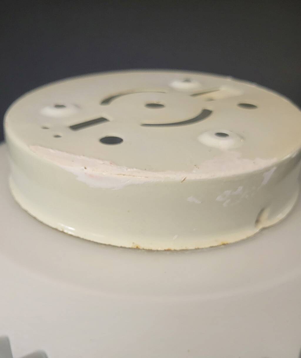 Plafonnier en verre blanc mat nervuré