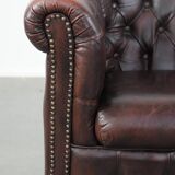Classic English-style Chesterfield club armchair in cowhide leather