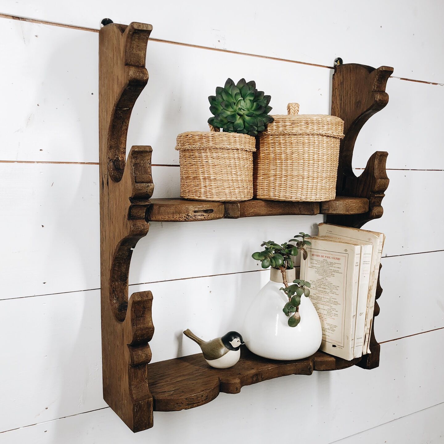 Artisanal shelf in raw wood