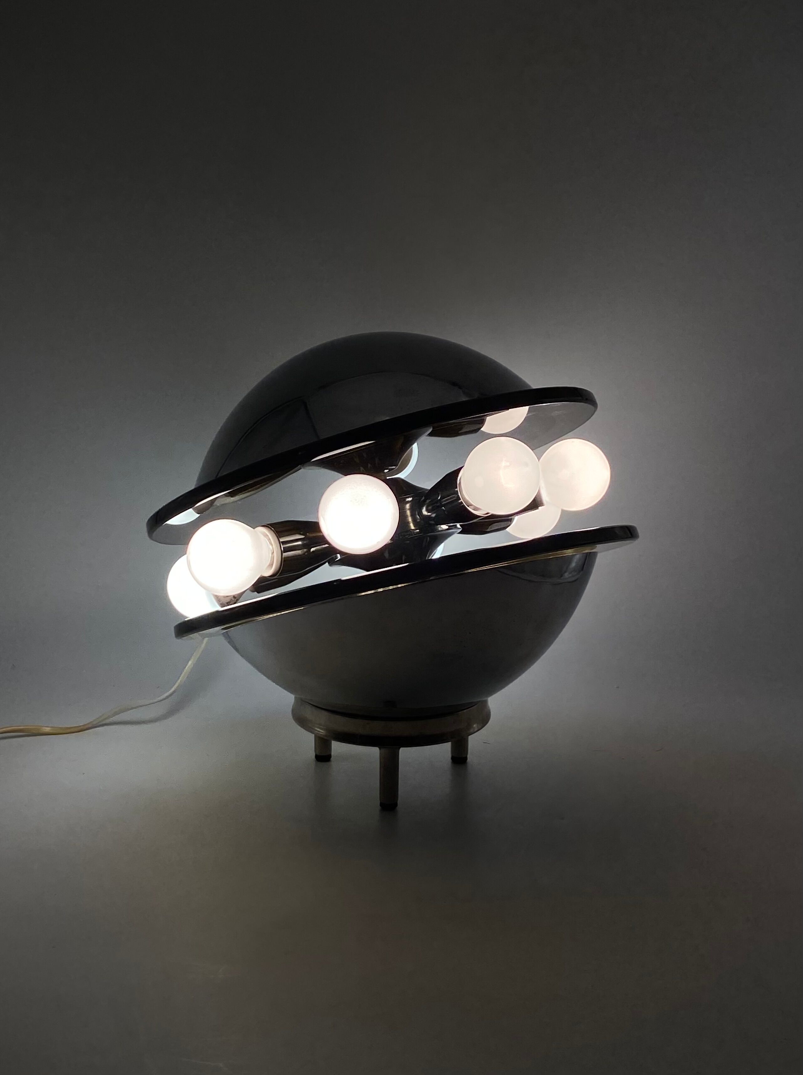 Space age flying saucer Ufo table lamp, Italy 1970s