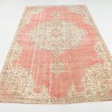 Tapis persan ancien noué main rouge corail, médaillon central floral