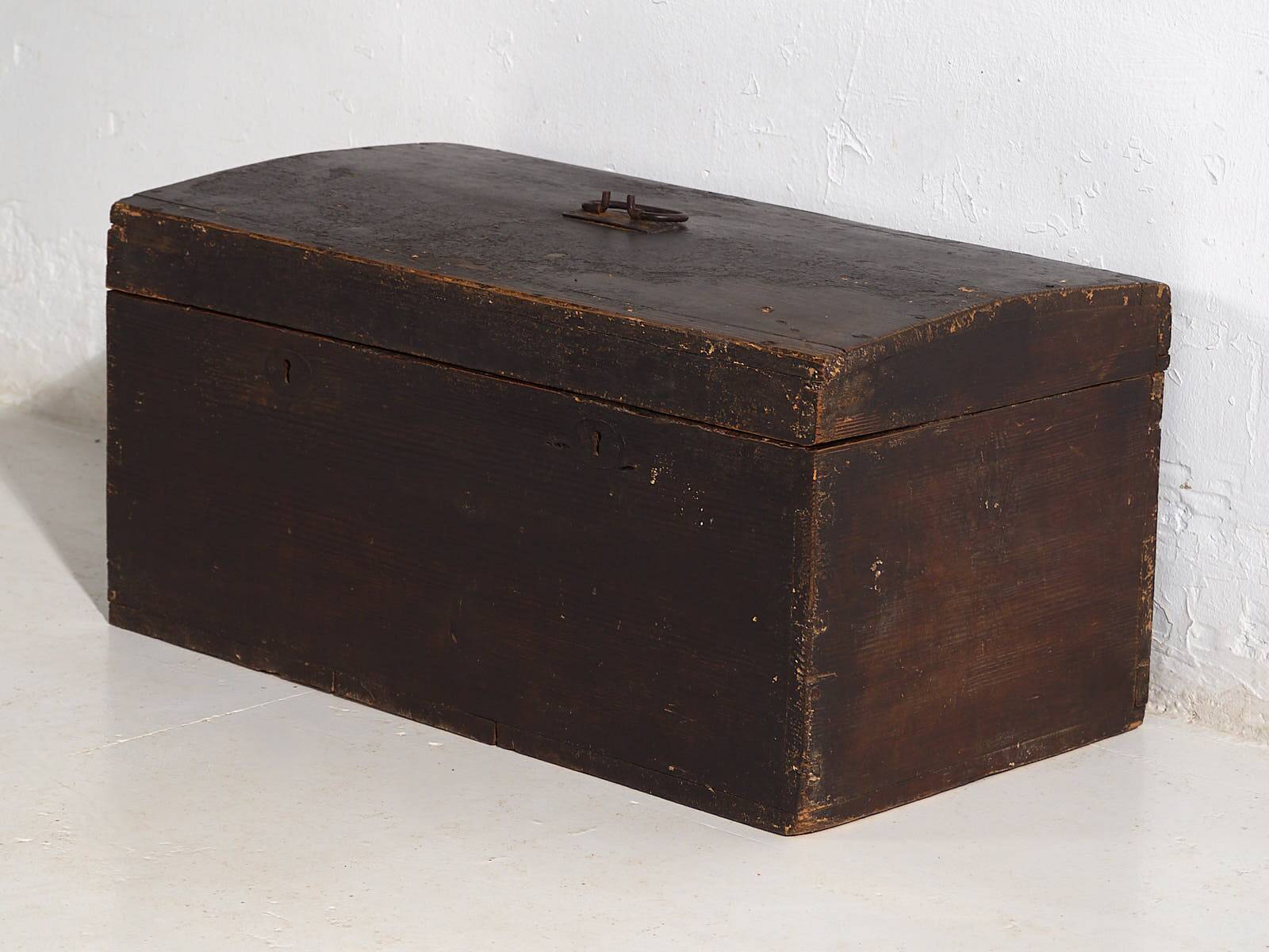 Antique chest with dark patina (c.1920) #10