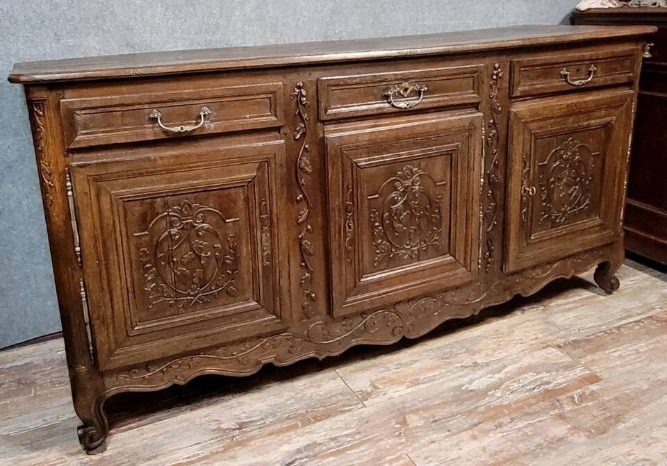 Important Louis XV period sideboard in carved solid oak