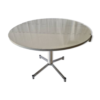 White round formica table