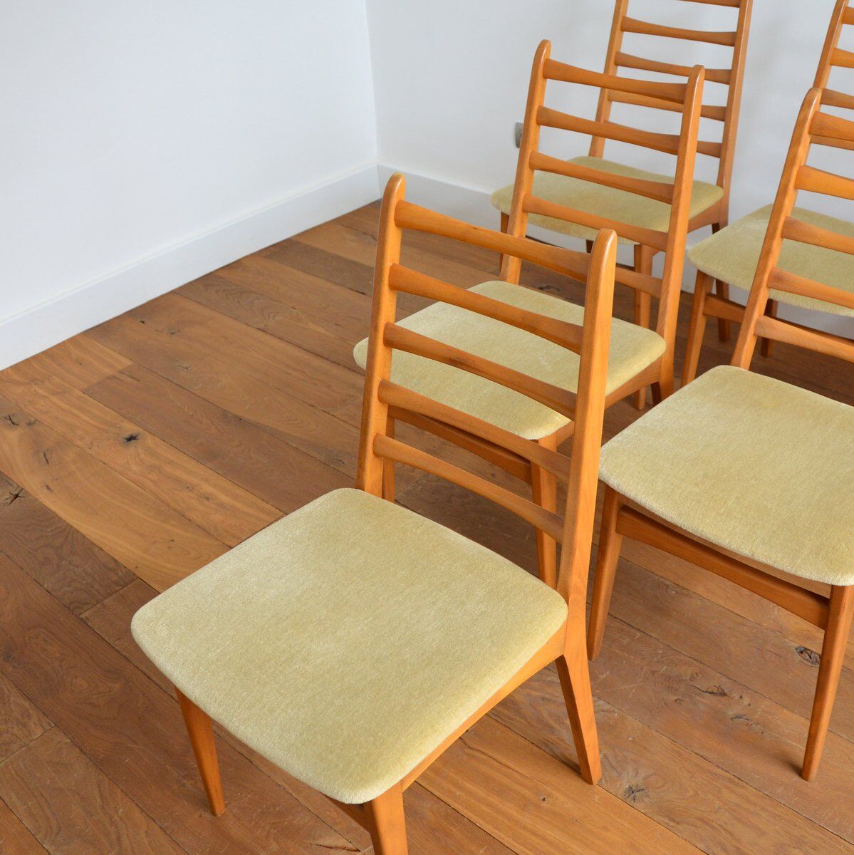 Suite of 6 vintage chairs 1960s
