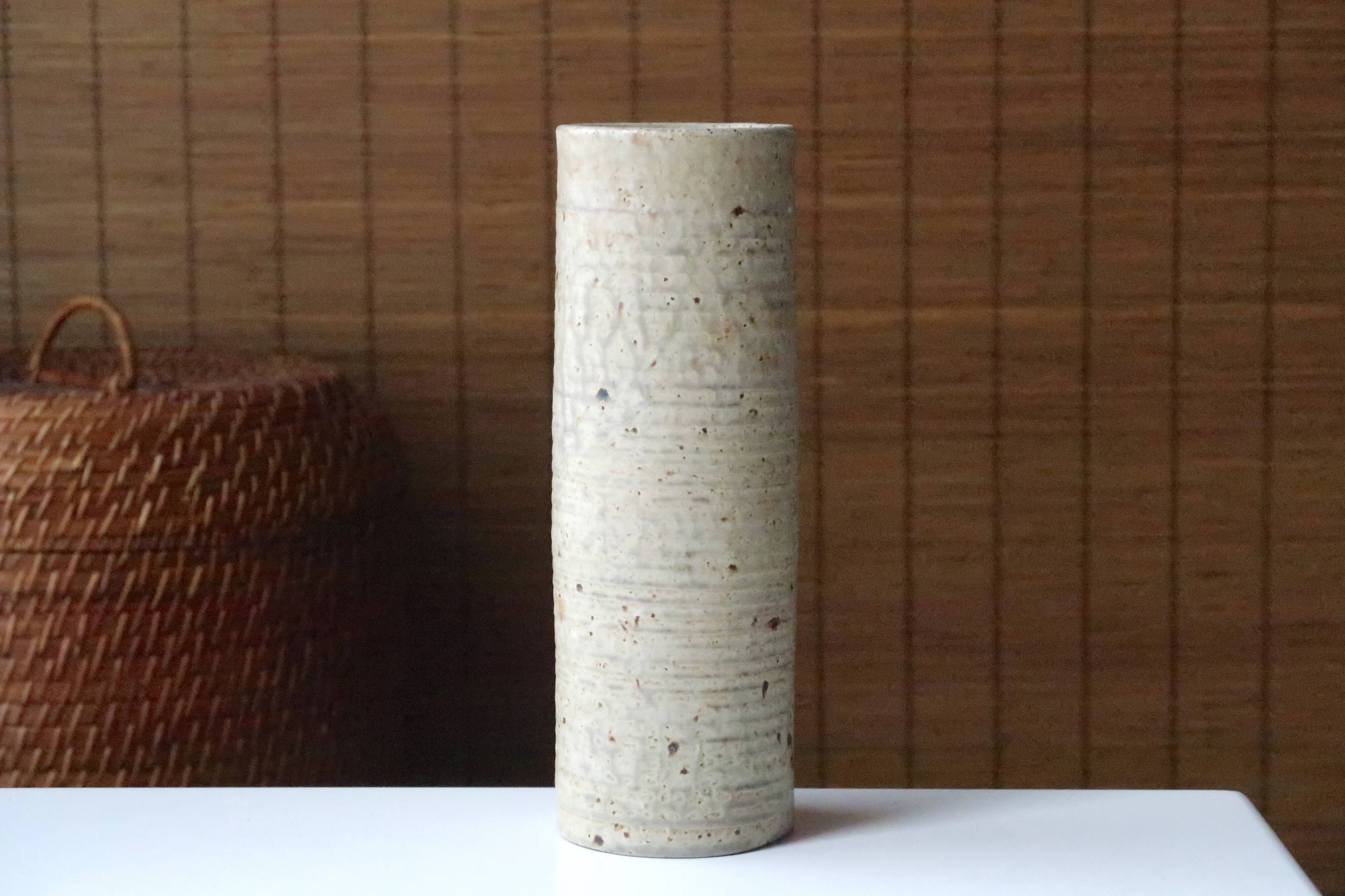 Vase rouleau en grès signé bodin, années 70