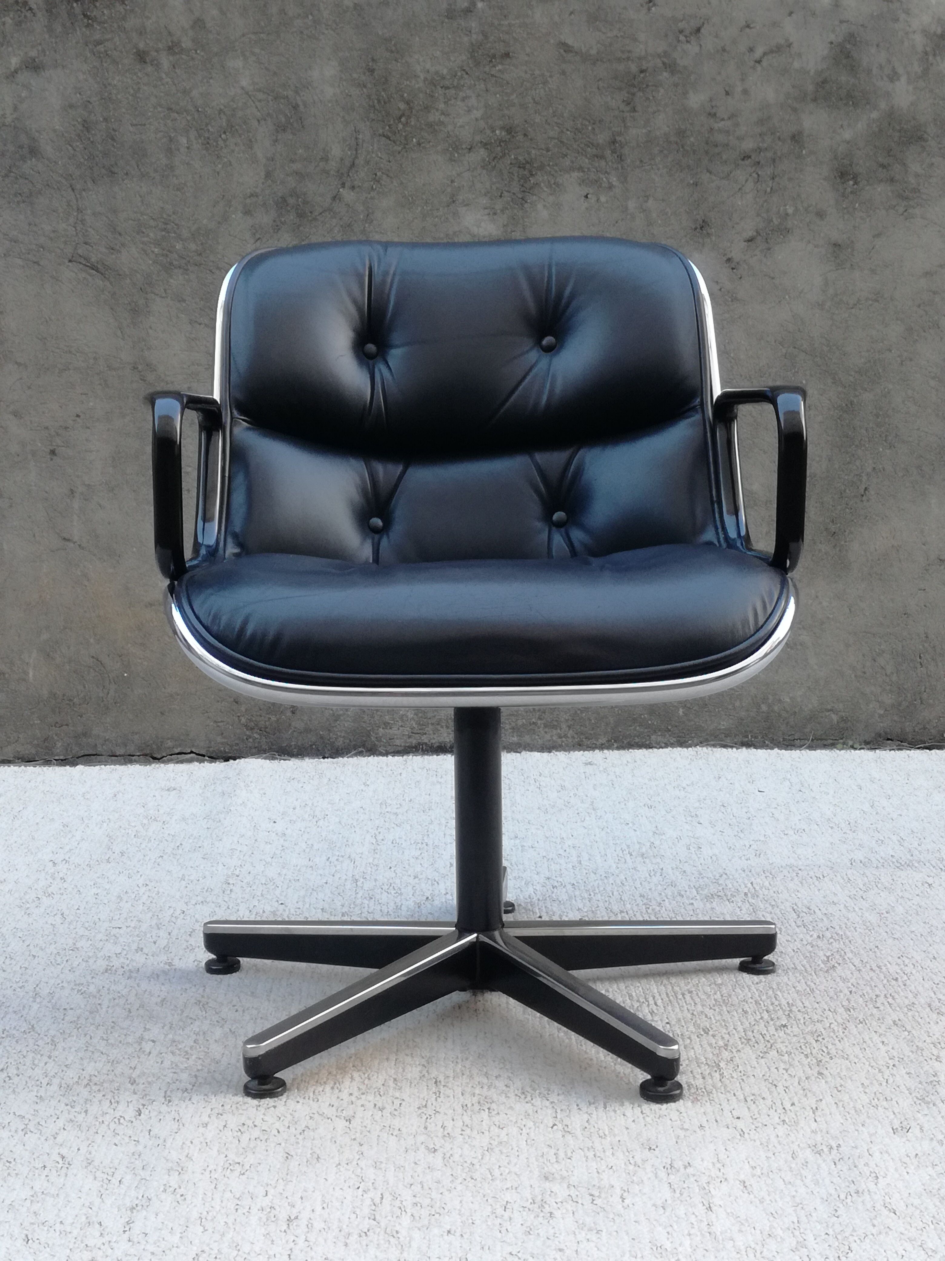 Executive model swivel chair by Charles Pollock edited by Knoll, 1970s