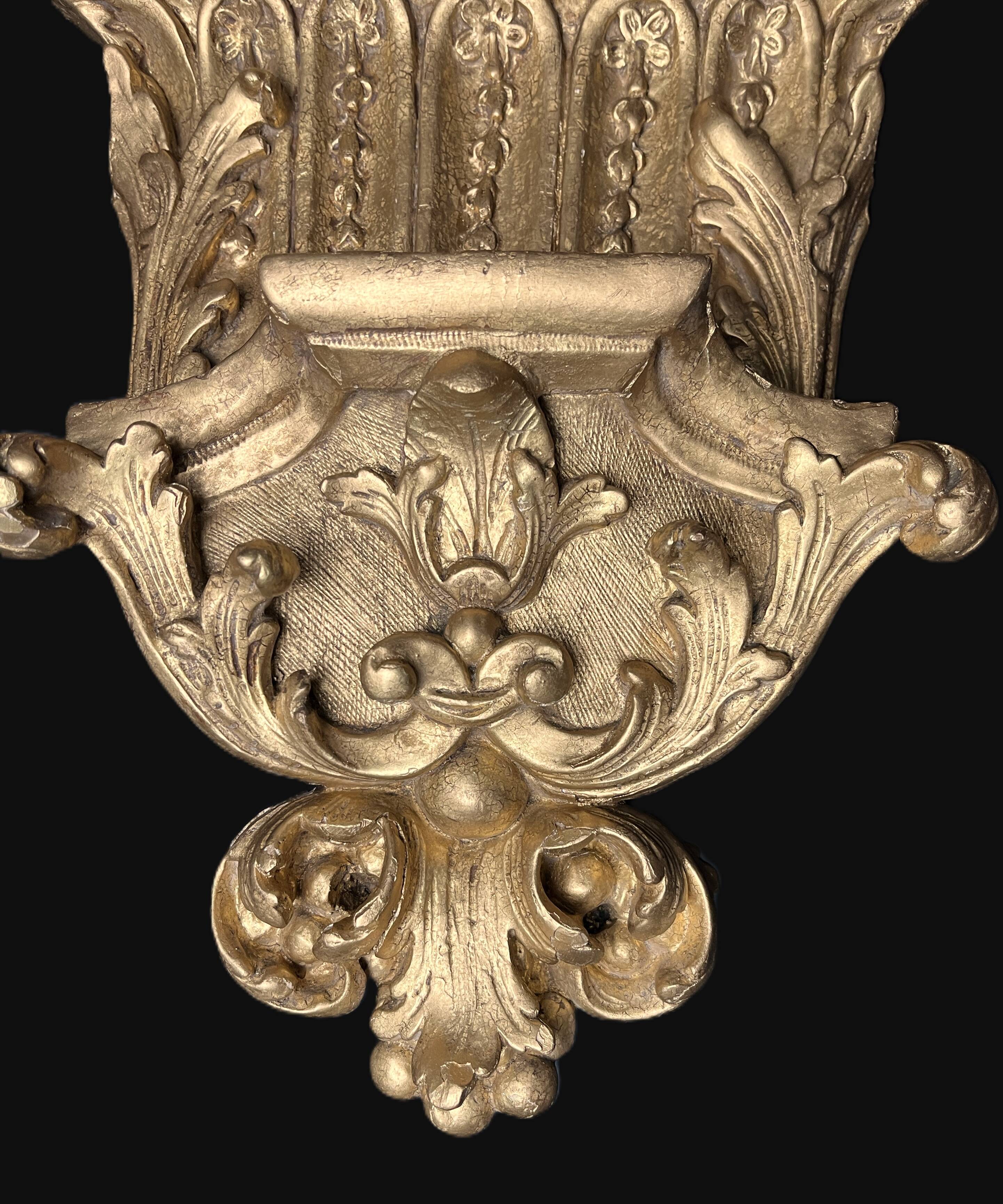 Church wall console shelf in carved gilded wood, 19th century.