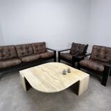 Salon canapé et fauteuils brutalistes, cuir et bois, années 70