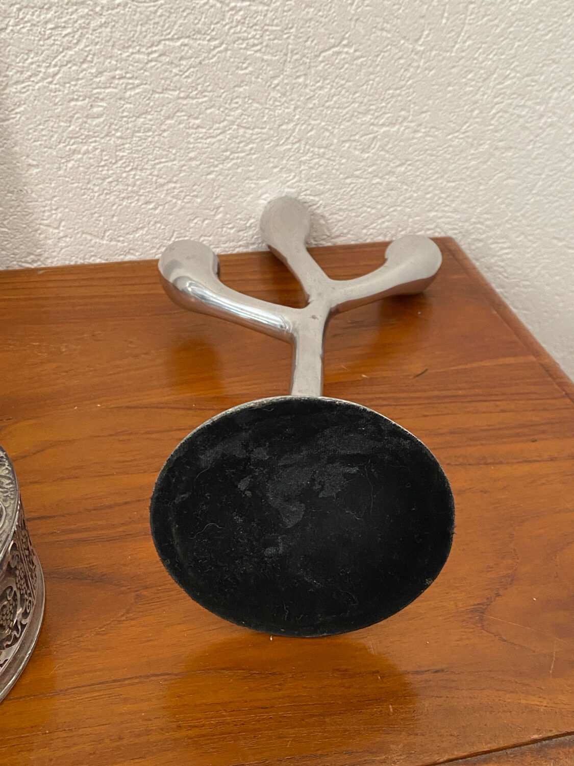 Organic-shaped cast aluminium candlestick