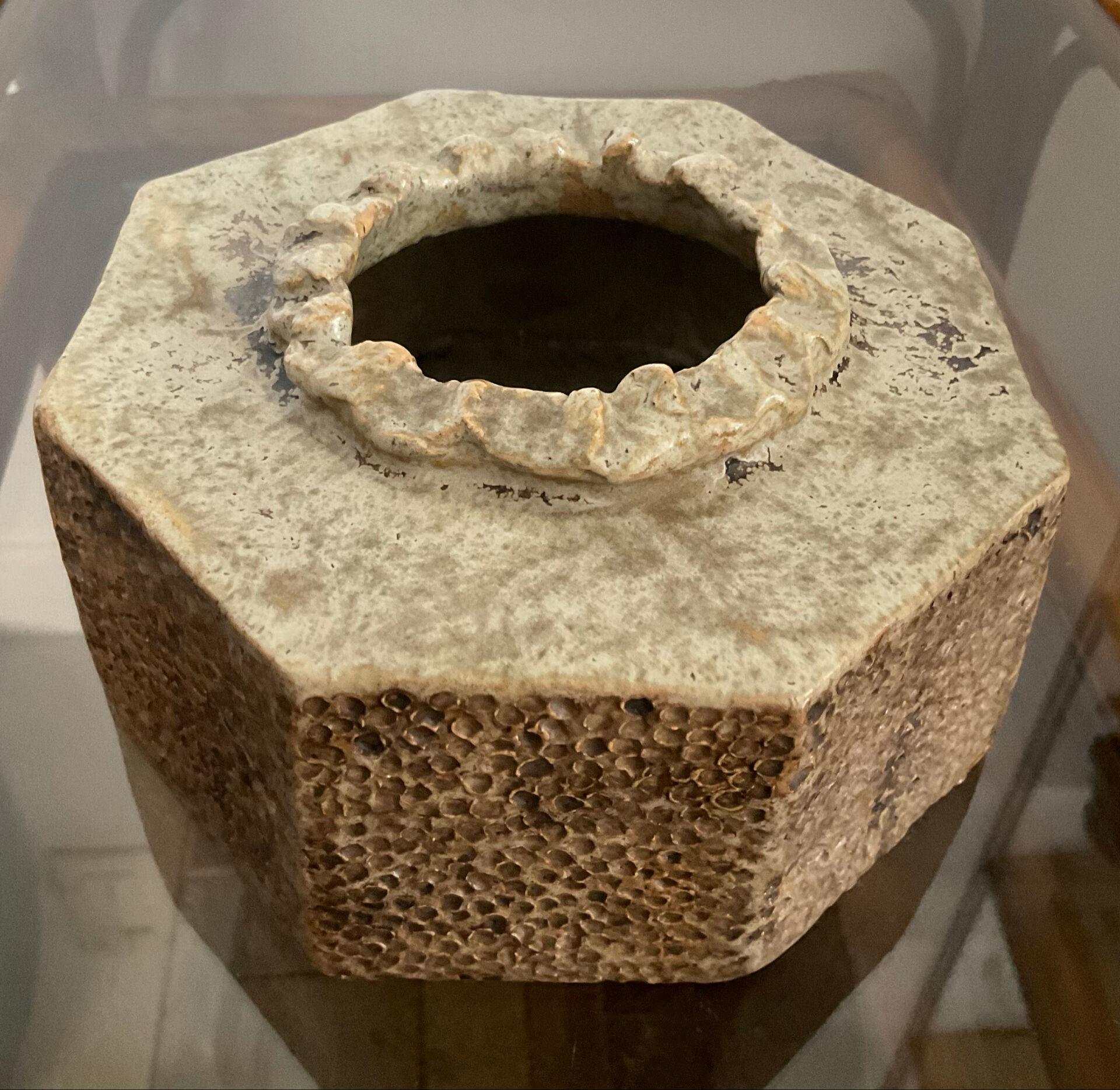 Vase vintage de forme octogonal en céramique émaillée