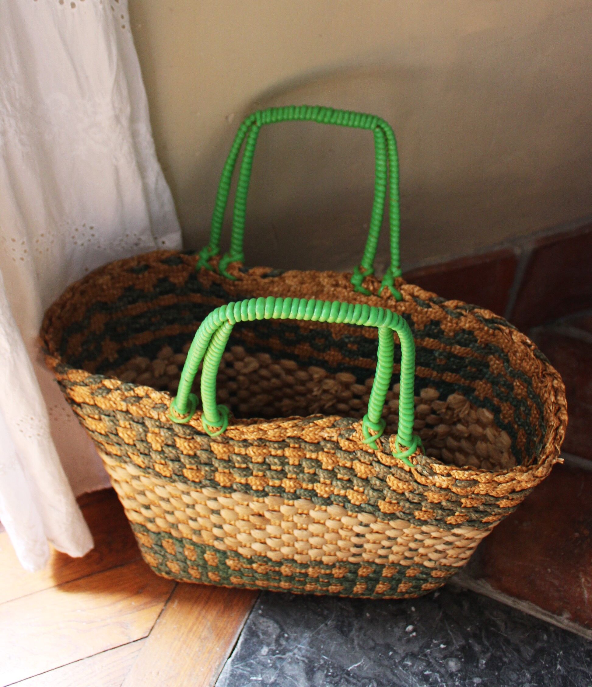Panier vannerie vintage tressage vert anses scoubidou