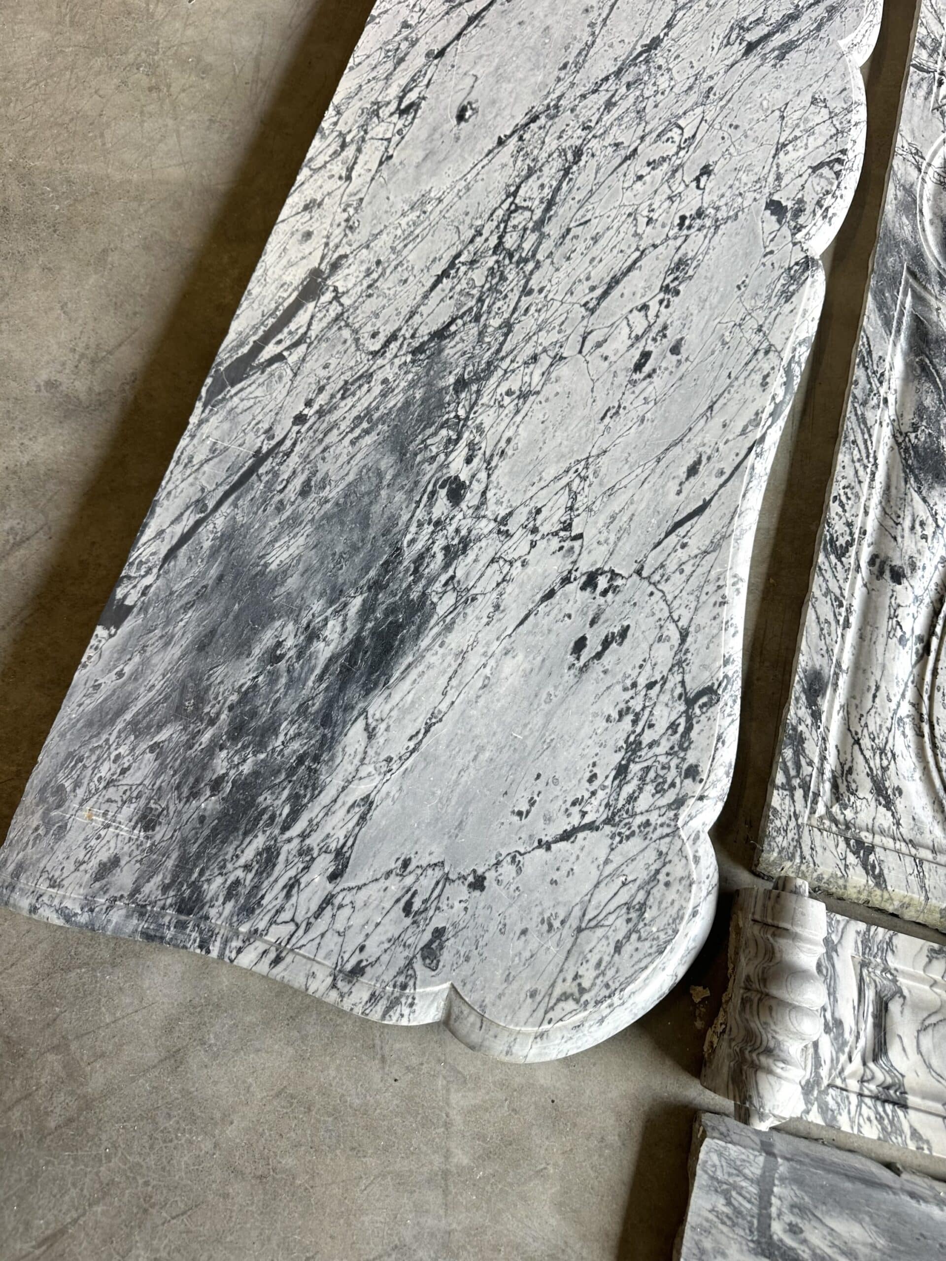 Pompadour fireplace in Louis XV style from around 1880 in blue floral marble.