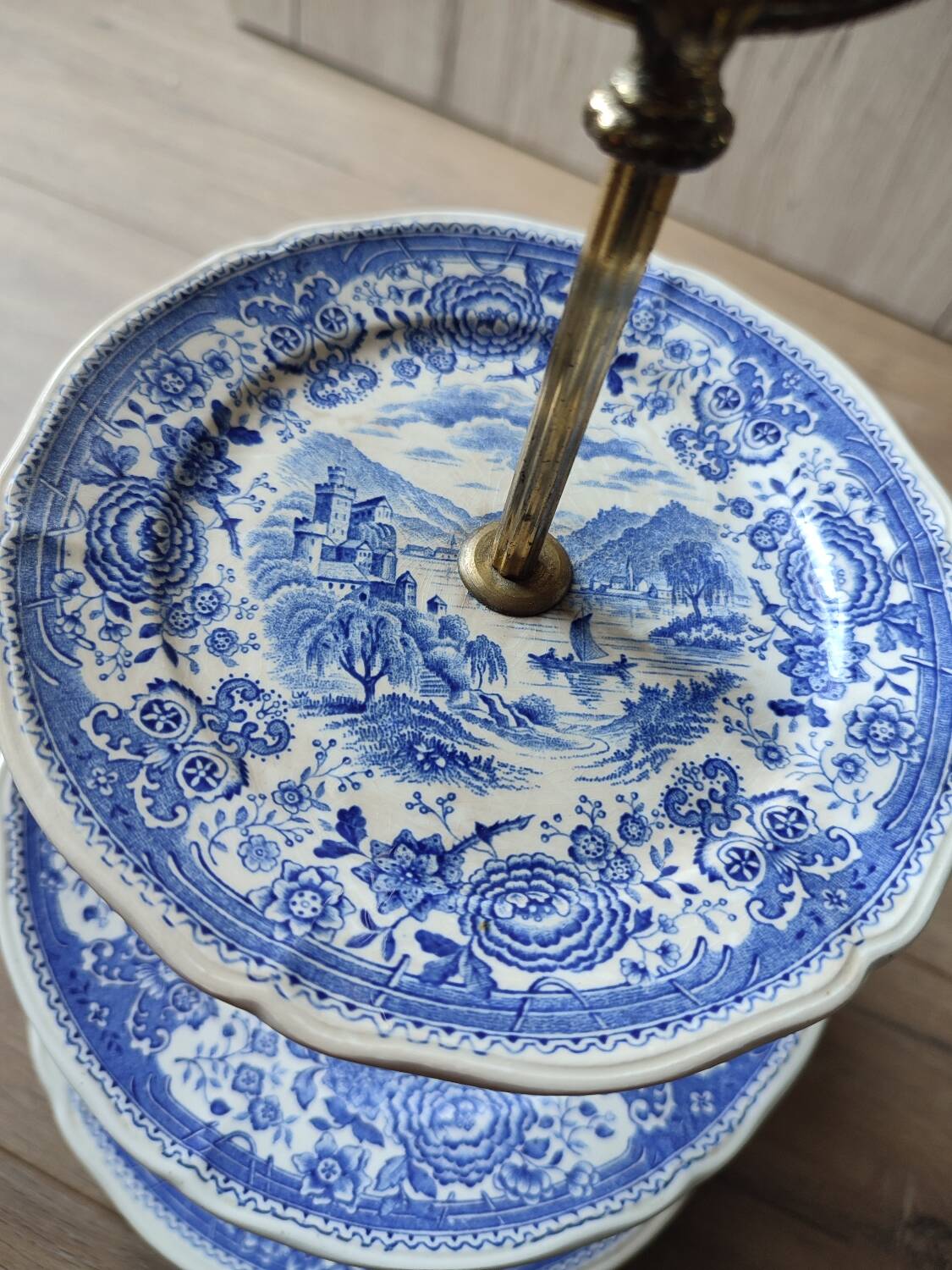 Servant Cake display Villeroy and Boch