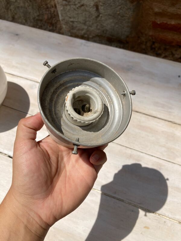 Globe en verre blanc