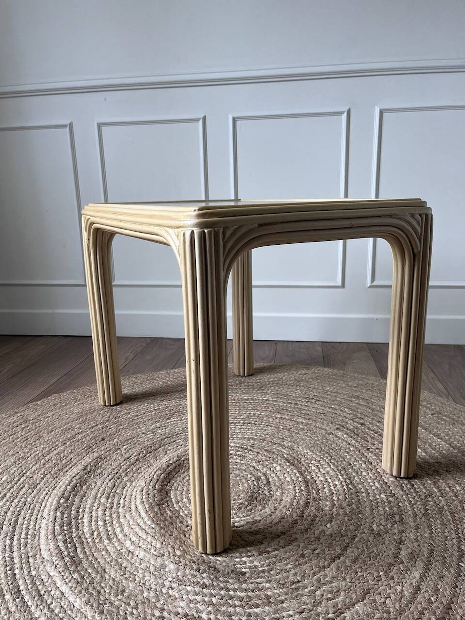 Table basse rotin doré