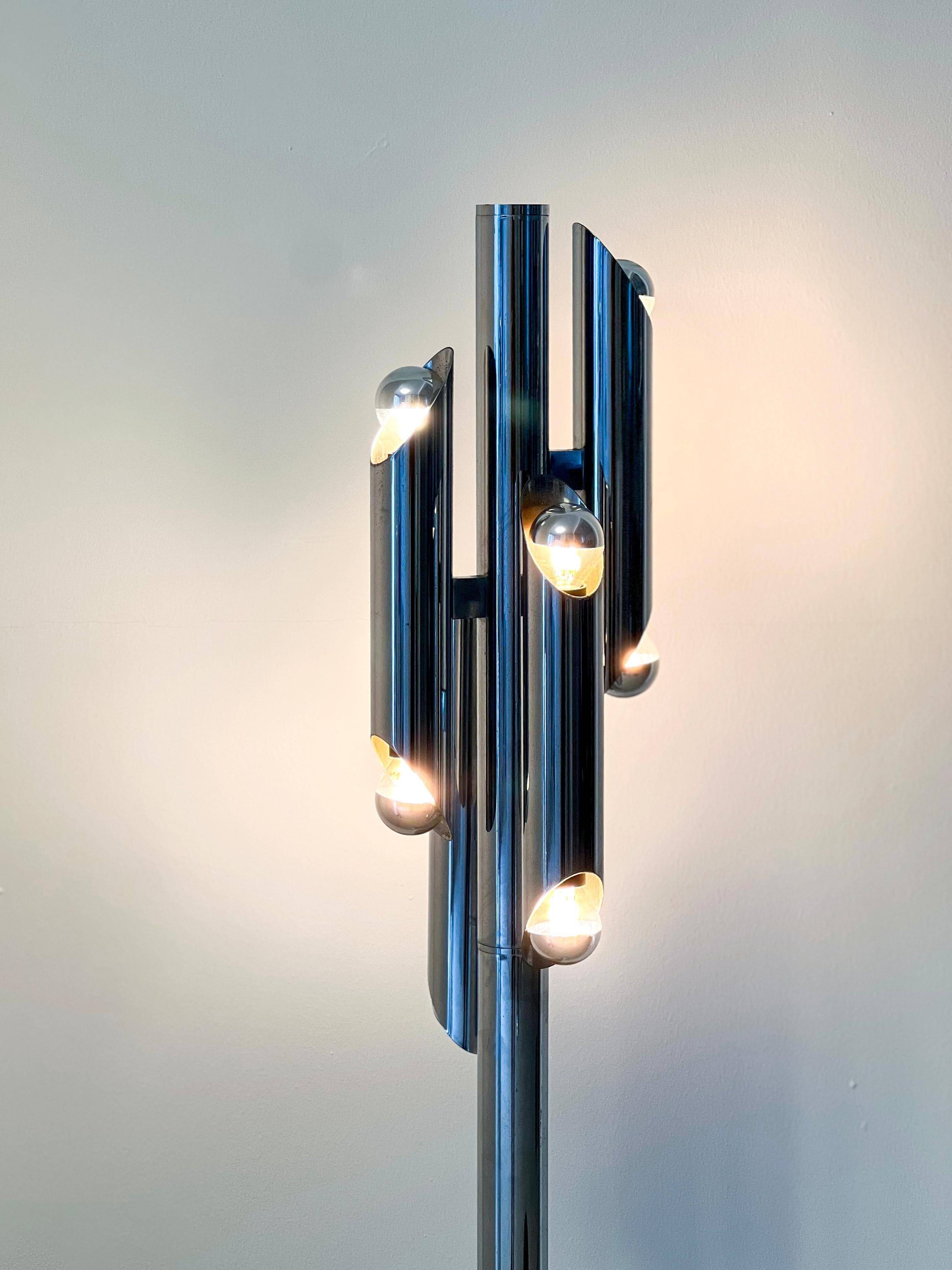 Sculptural tubular floor lamp in chrome metal, Space Age, Reggiani style