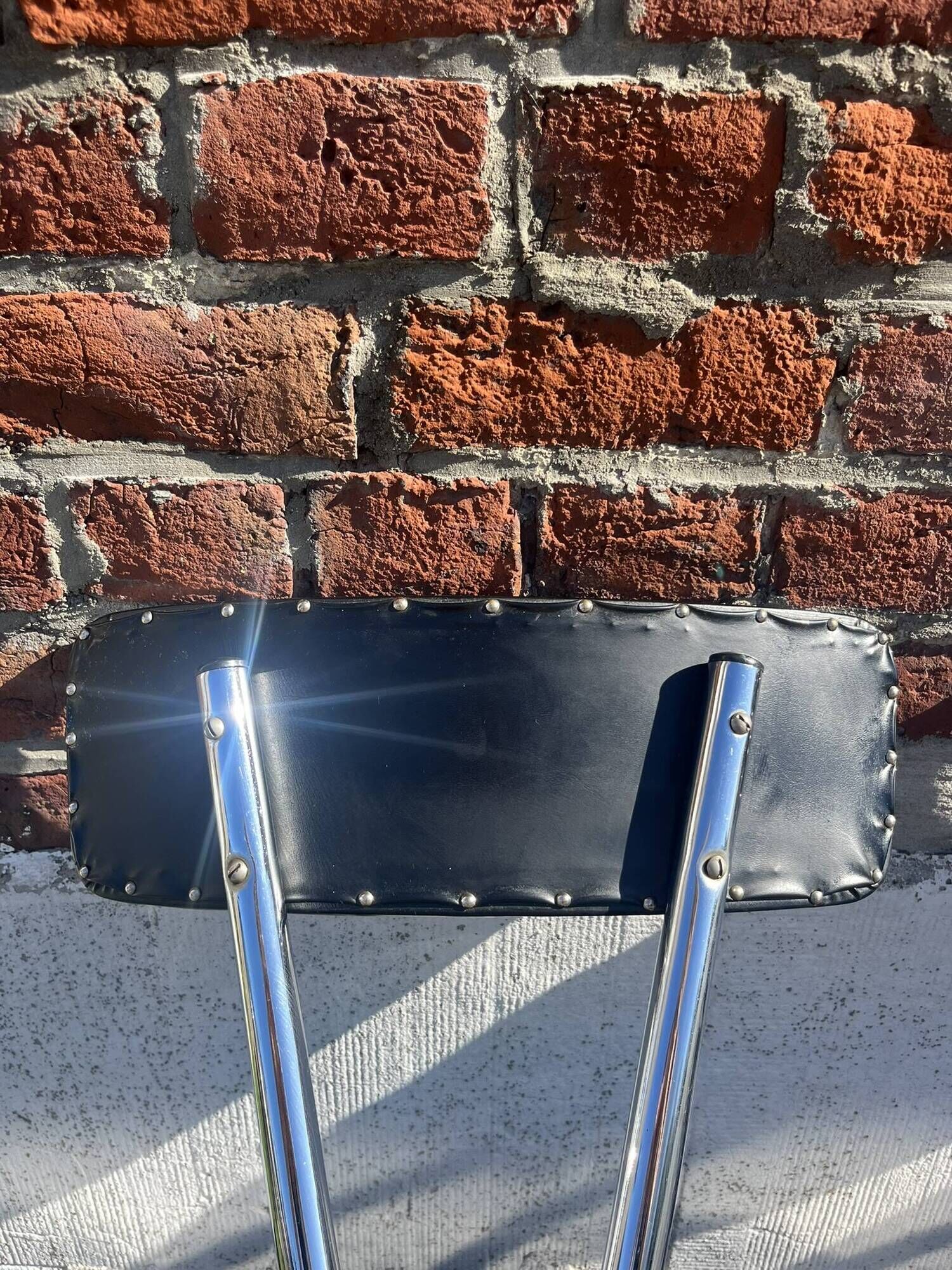 Lot 4 chaises vintage skaï noir et métal chromé