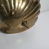 Shell cup in enameled brass