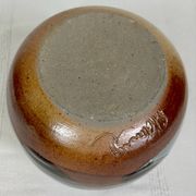 Pot en grès artisanal signé – Bleu, brun et ocre