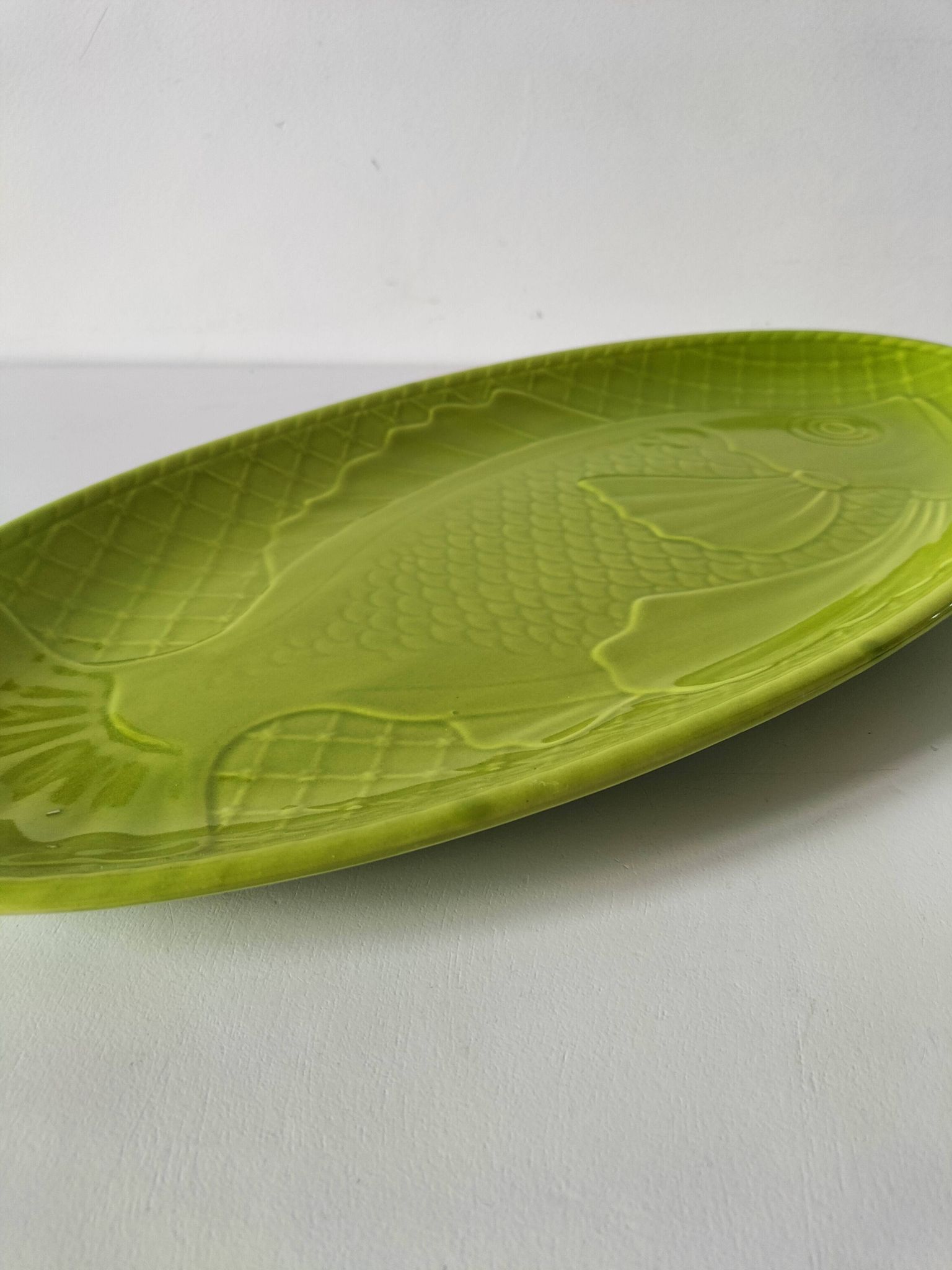 Plat à poisson Gien vert vintage en relief