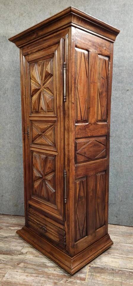 Antique solid wood wardrobe / bonnetière – Geometric design – H 208 cm