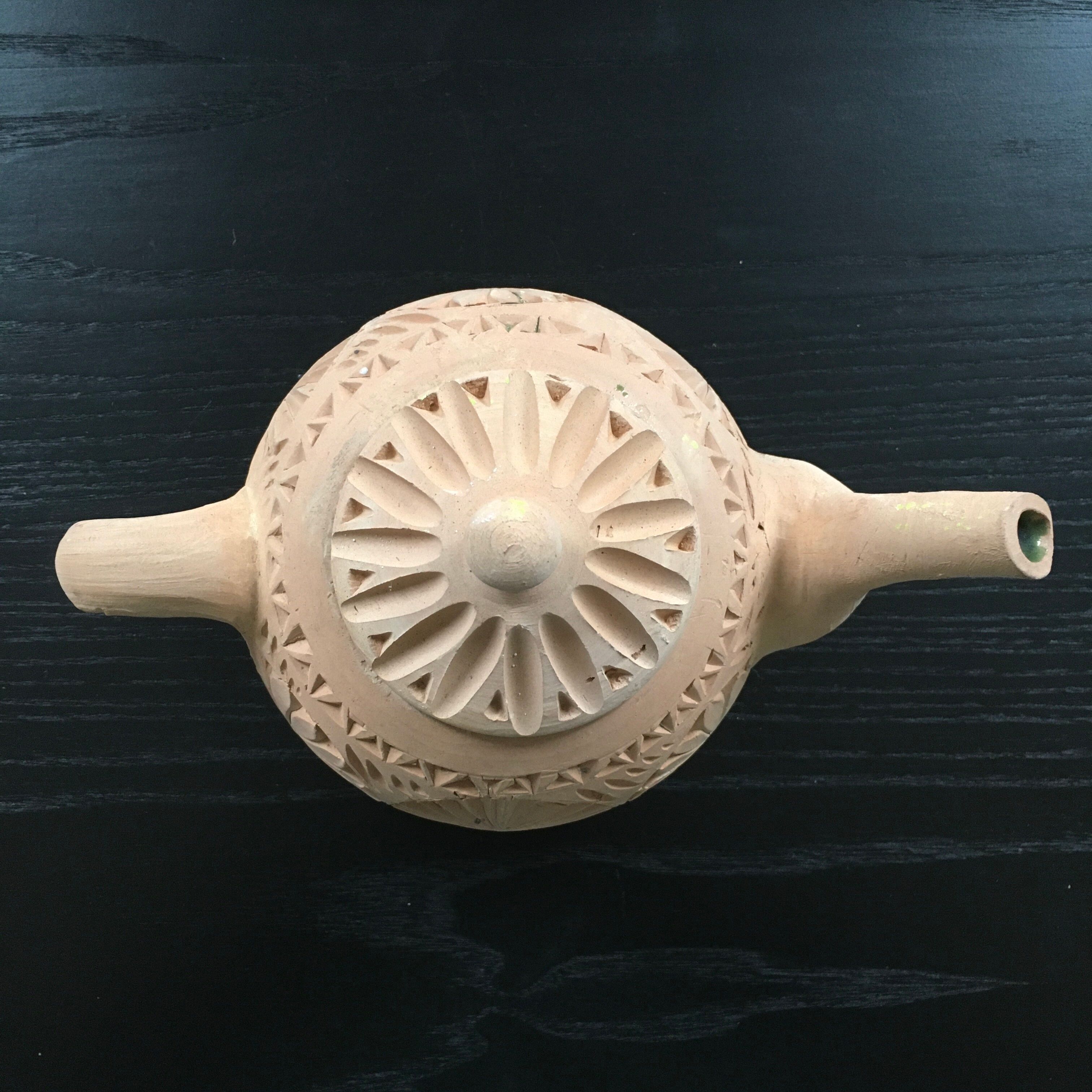 Ceramic teapot with glazed interior