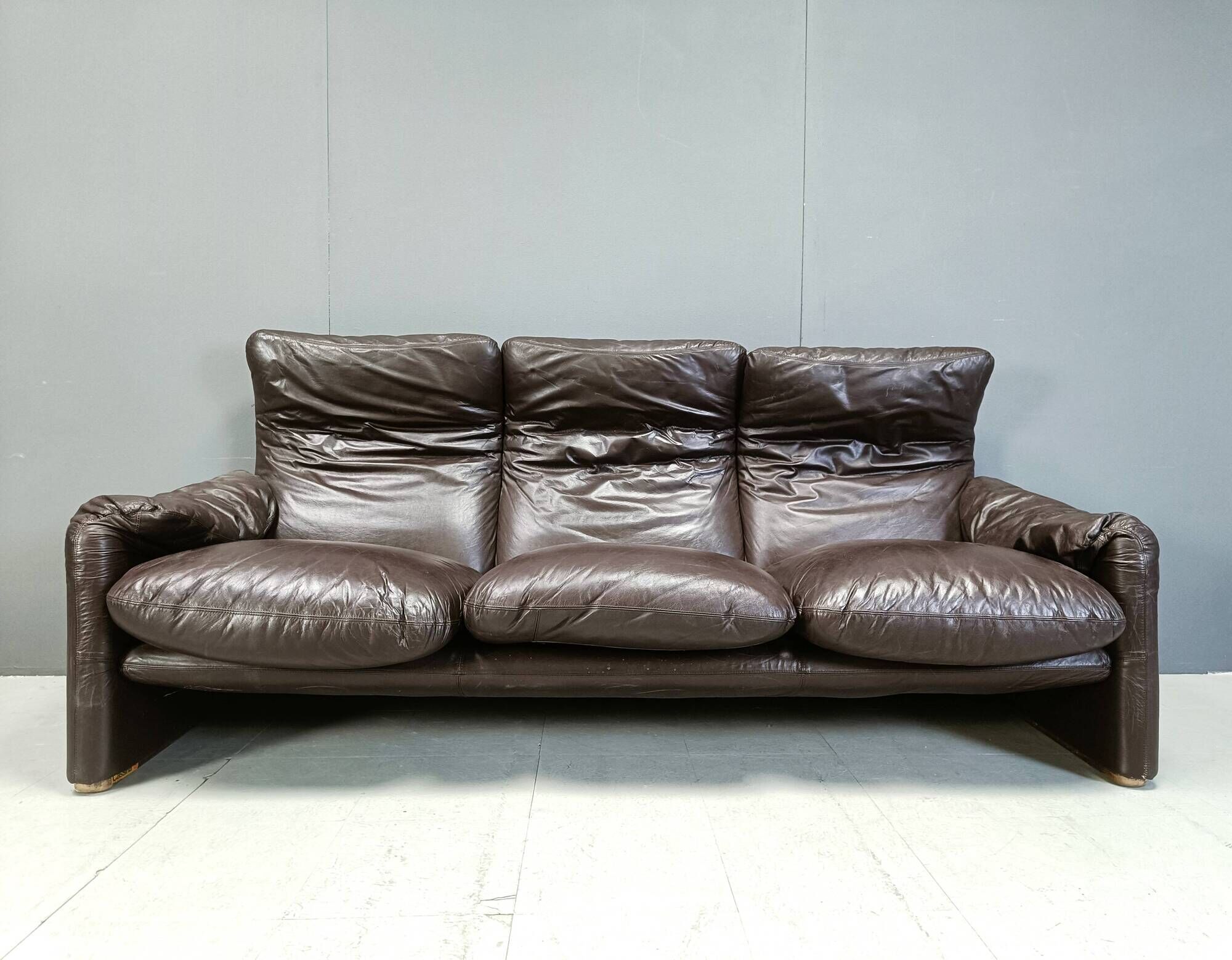 Maralunga leather sofa by Vico Magistretti for Cassina, 1973