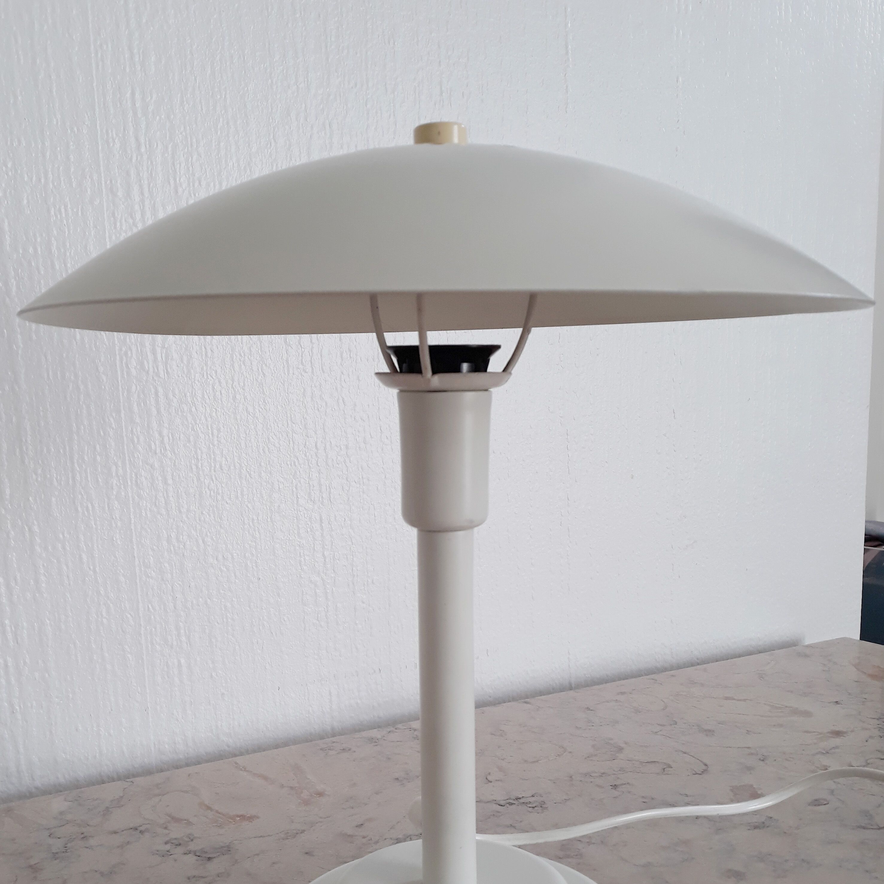 White Lamp Aluminor