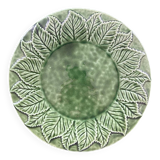 Plat feuilles vertes en barbotine