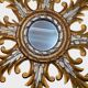 Miroir sorcière "Soleil" en bois doré à décor de feuilles d'acanthe
