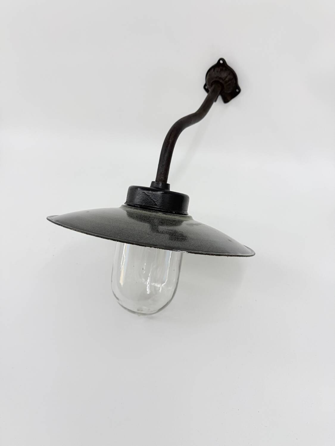 Court lamp