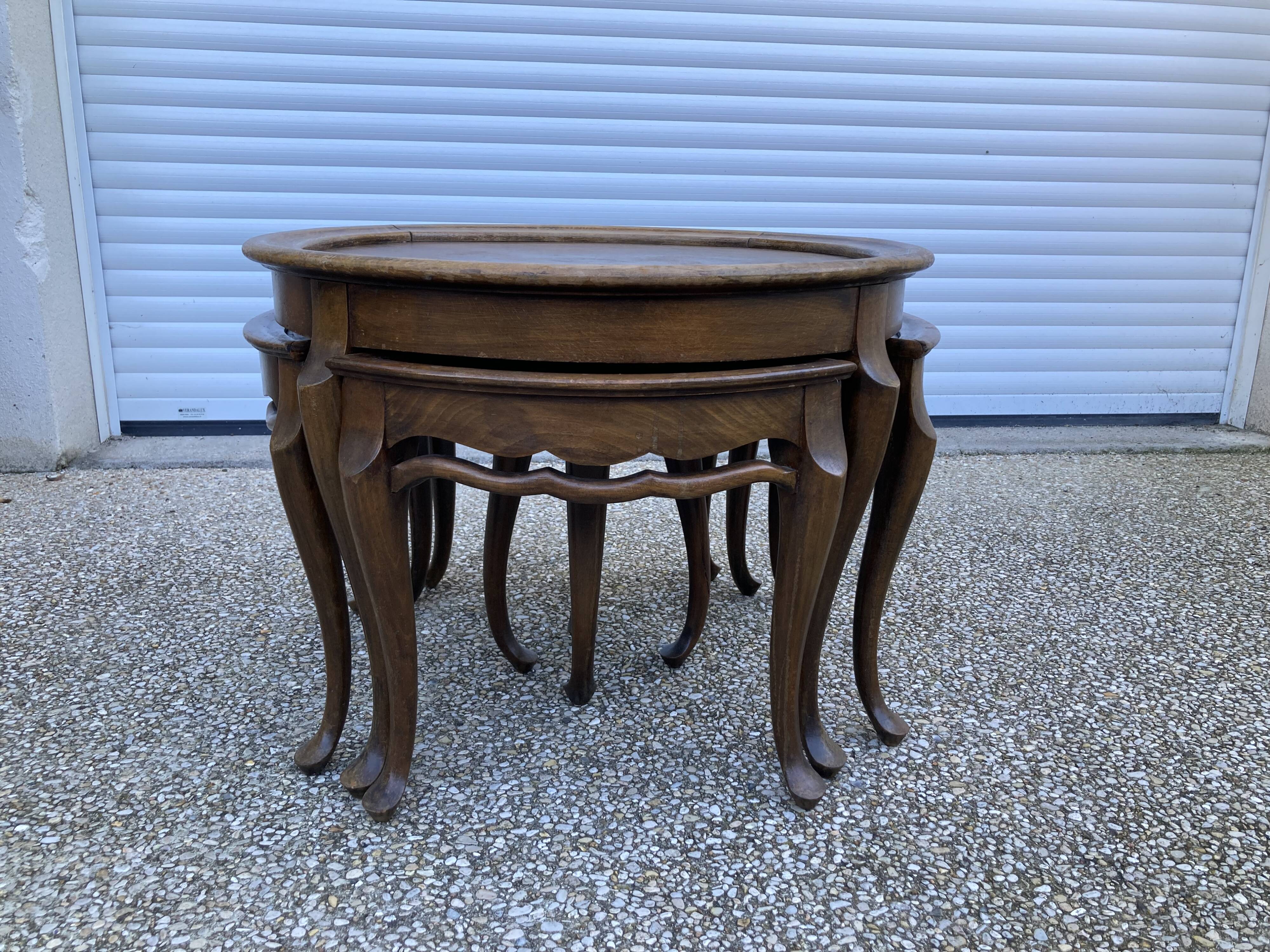 Nesting coffee table