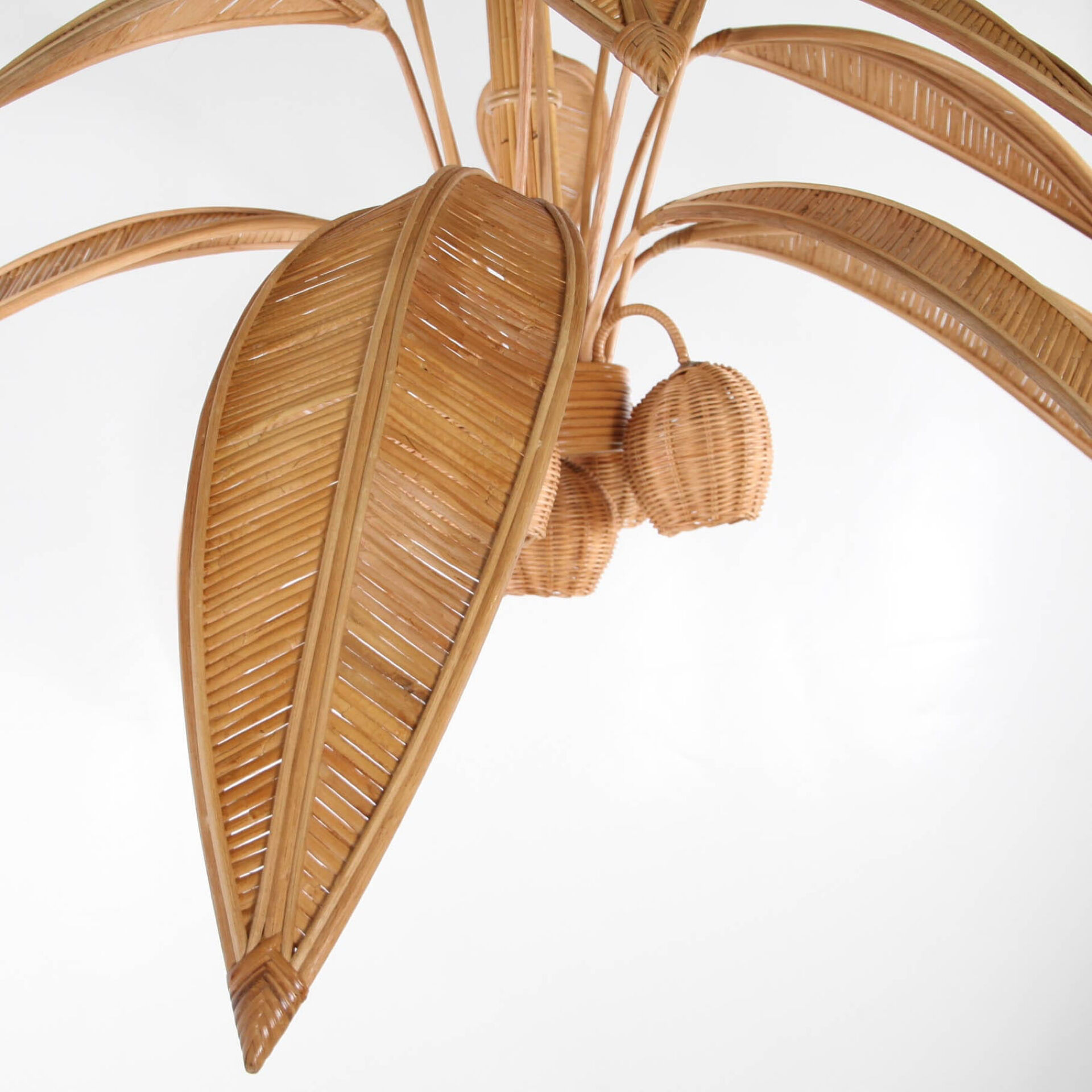 Grand lustre « cocotier » « palmier » en rotin
