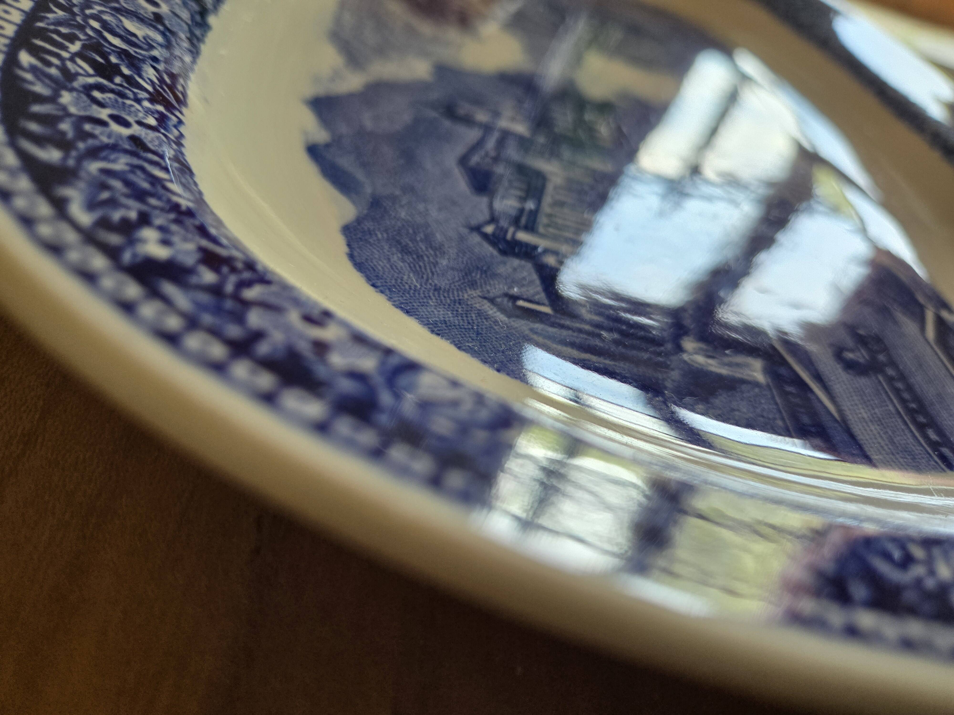 Royal Sphinx Maastricht serving dish Old England collection