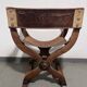 Siège Curule Rare en Bois Sculpté et Cuir Repoussé – Signé P.C. SCAFA Naple