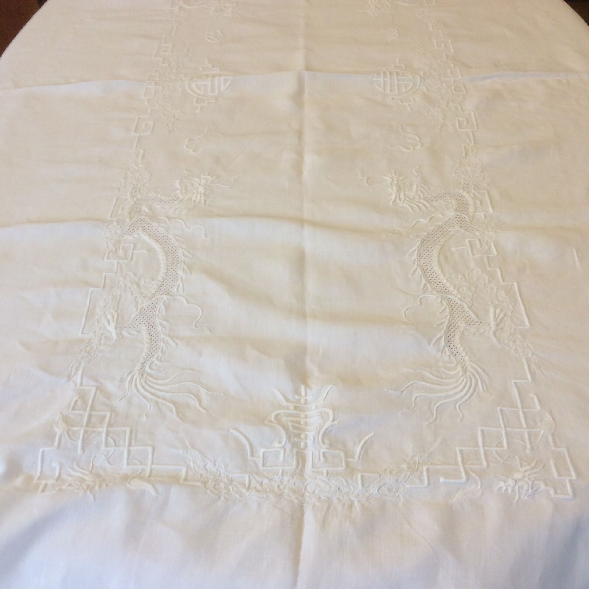 Large tablecloth and 12 hand-embroidered towels - vintage