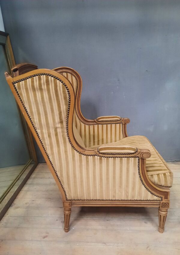 Large bergere à oreilles style Louis XVI